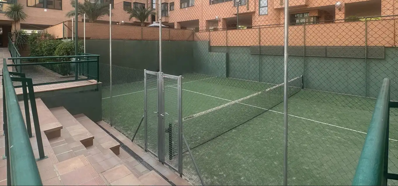 Piscina de Pis en venda en Madrid amb Aire condicionat, Calefacció i Jardí privat