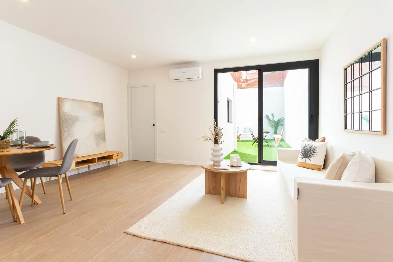 Sala de estar de Casa adosada en venta en Terrassa con Aire acondicionado, Calefacción y Terraza