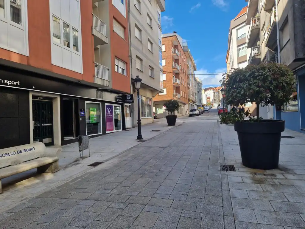 Außenansicht von Garage zum Verkauf in Boiro