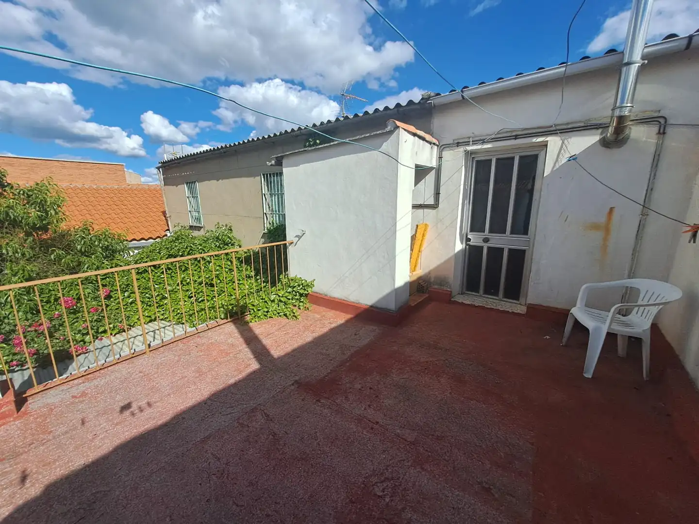 Vista exterior de Casa o xalet en venda en Puertollano amb Calefacció, Terrassa i Traster