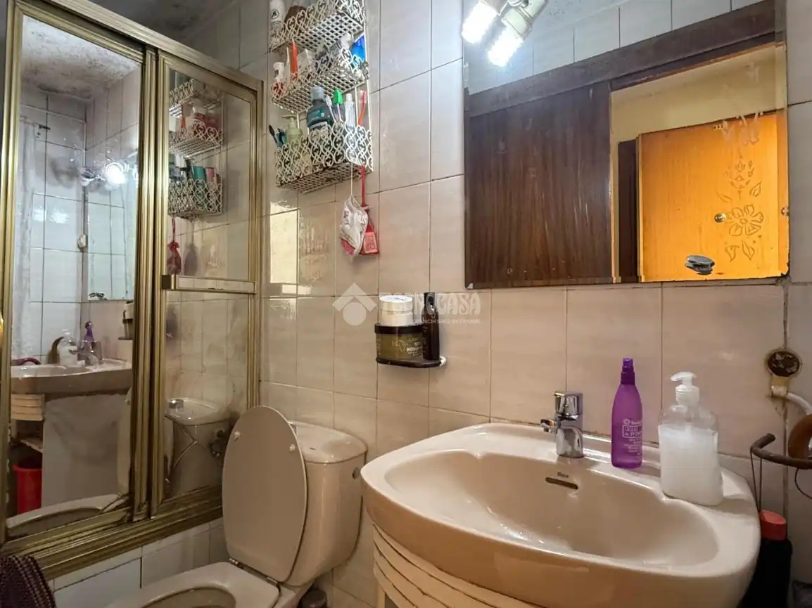 Bathroom of Flat for sale in Madrid