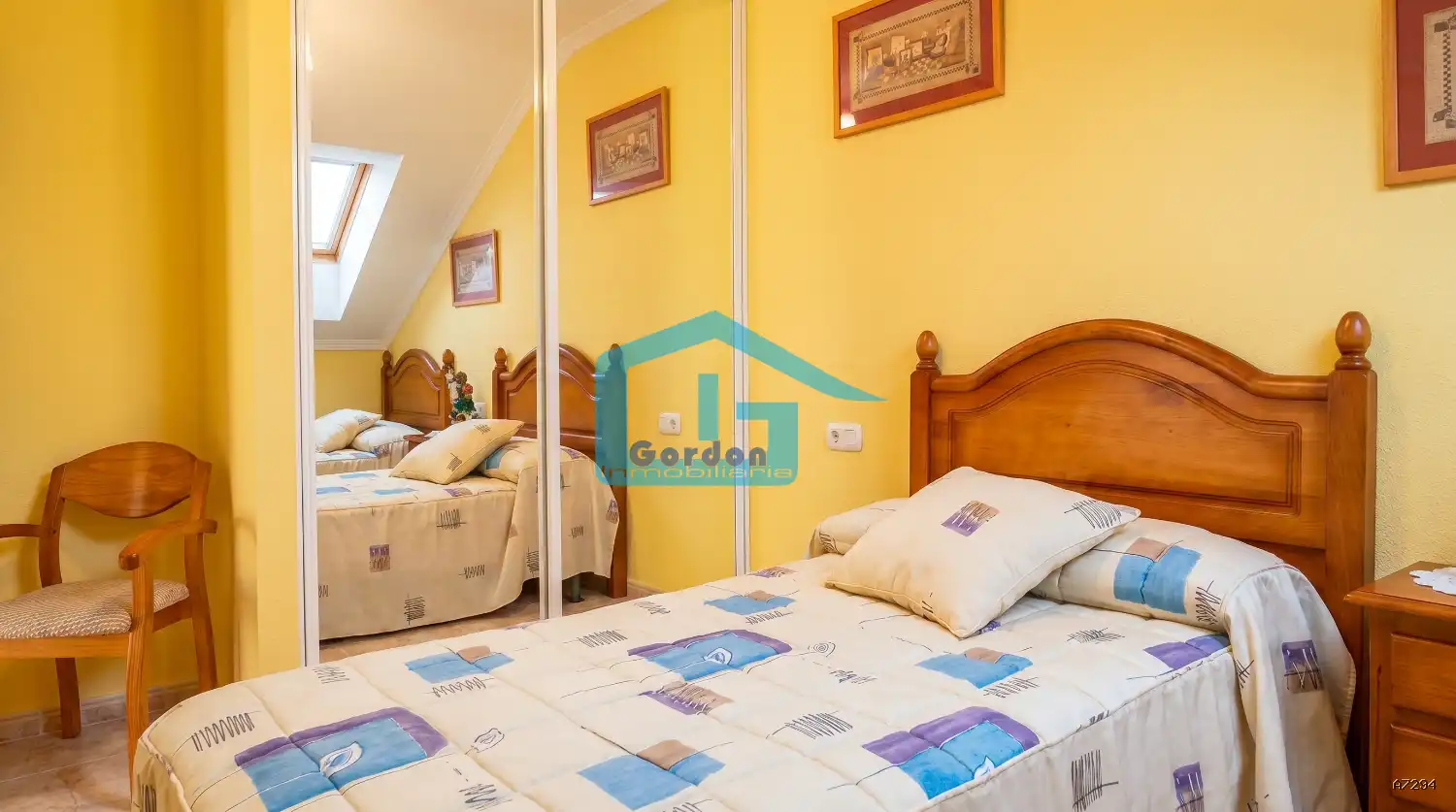 Habitación de Ático de alquiler en Sanxenxo con Terraza y Amueblado