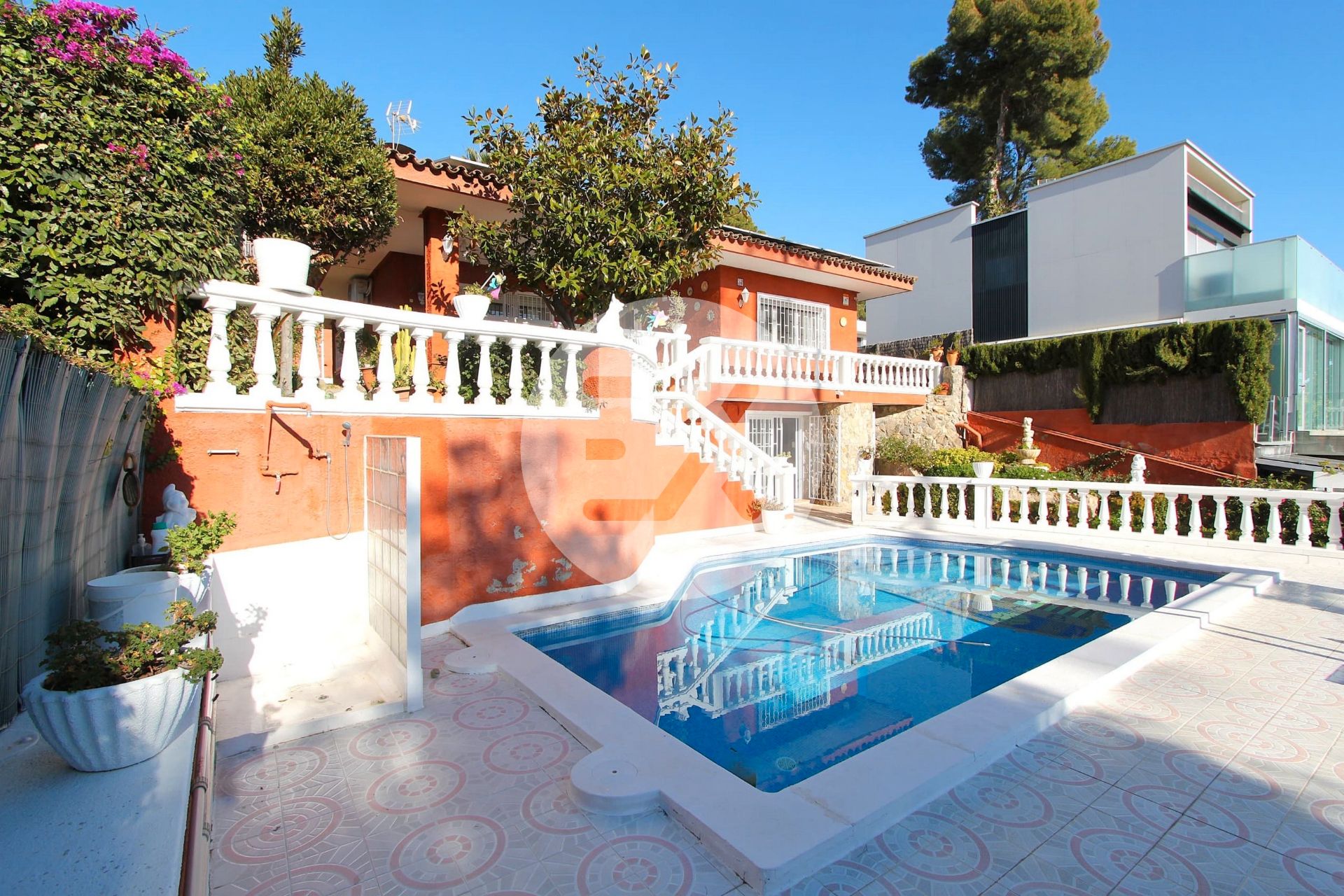 Vista exterior de Casa o xalet en venda en Castelldefels amb Aire condicionat, Calefacció i Jardí privat