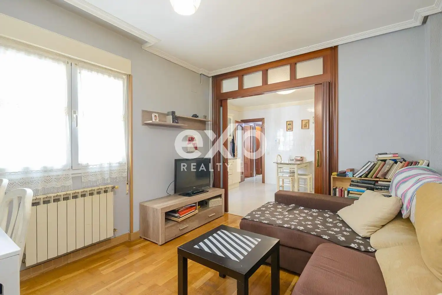 Sala d'estar de Pis en venda en Oviedo  amb Calefacció i Moblat