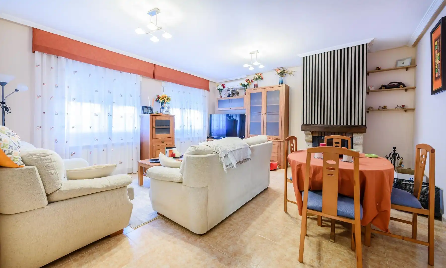 Sala d'estar de Casa o xalet en venda en Horche amb Aire condicionat, Terrassa i Piscina