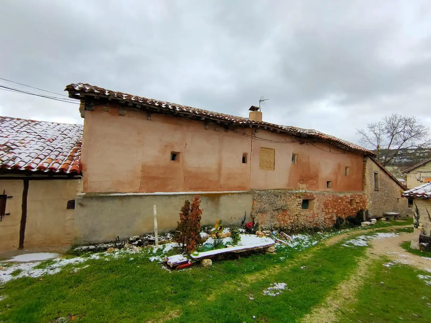 Vista exterior de Casa adosada en venta en Atapuerca con Calefacción
