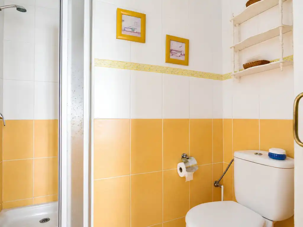 Baño de Piso en venta en Fuengirola con Aire acondicionado, Terraza y Amueblado