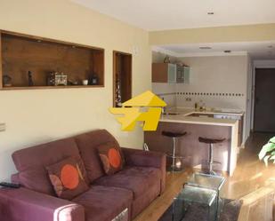 Sala d'estar de Pis de lloguer en Torremolinos amb Aire condicionat, Jardí privat i Piscina