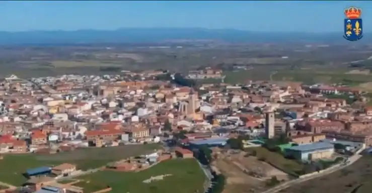 Außenansicht von Einfamilien-Reihenhaus zum Verkauf in Casarrubios del Monte mit Klimaanlage, Heizung und Privatgarten