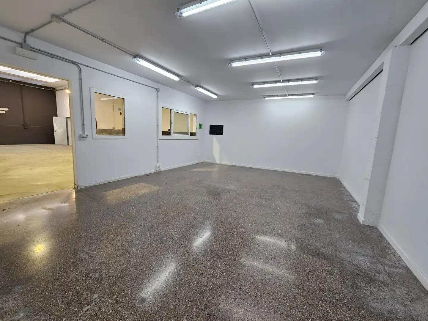 Fabrikhallen zur Miete in Terrassa mit Heizung und Alarm