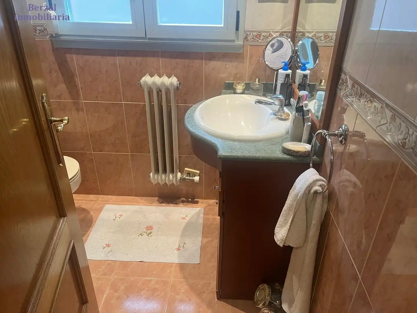 Bany de Casa adosada en venda en  Logroño amb Aire condicionat, Calefacció i Jardí privat