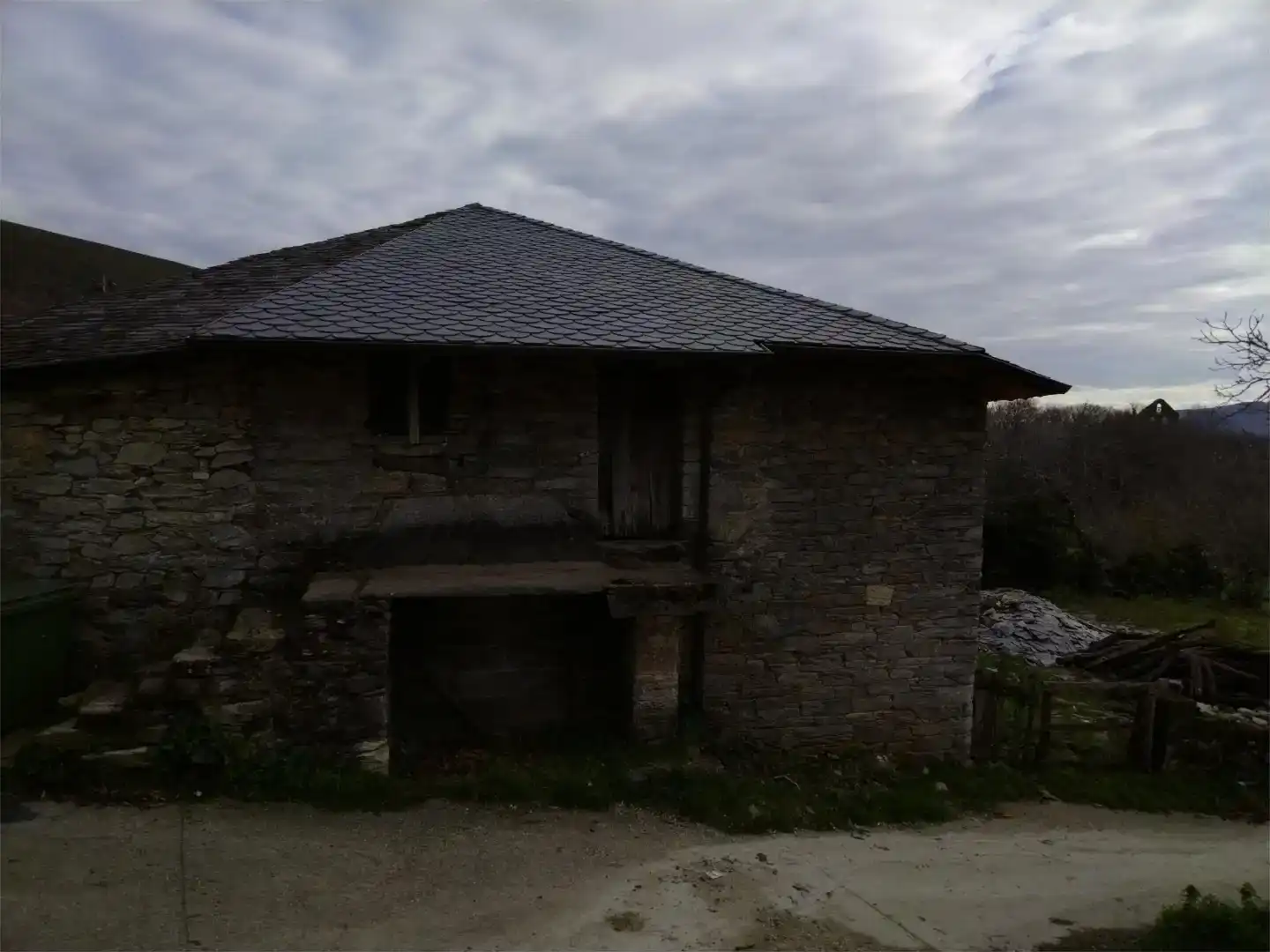Vista exterior de Casa adosada en venta en Vega de Valcarce, León