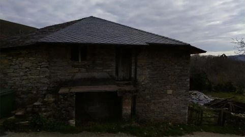 Foto 2 de Casa adosada en venta en Calle Iglesia, 42a, Vega de Valcarce, León