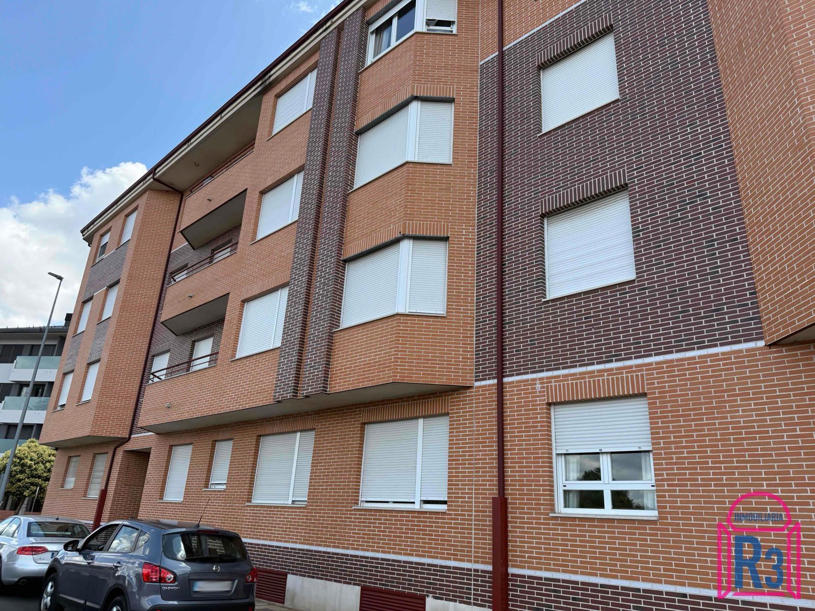 Vista exterior de Apartament en venda en Villaquilambre amb Calefacció, Terrassa i Traster