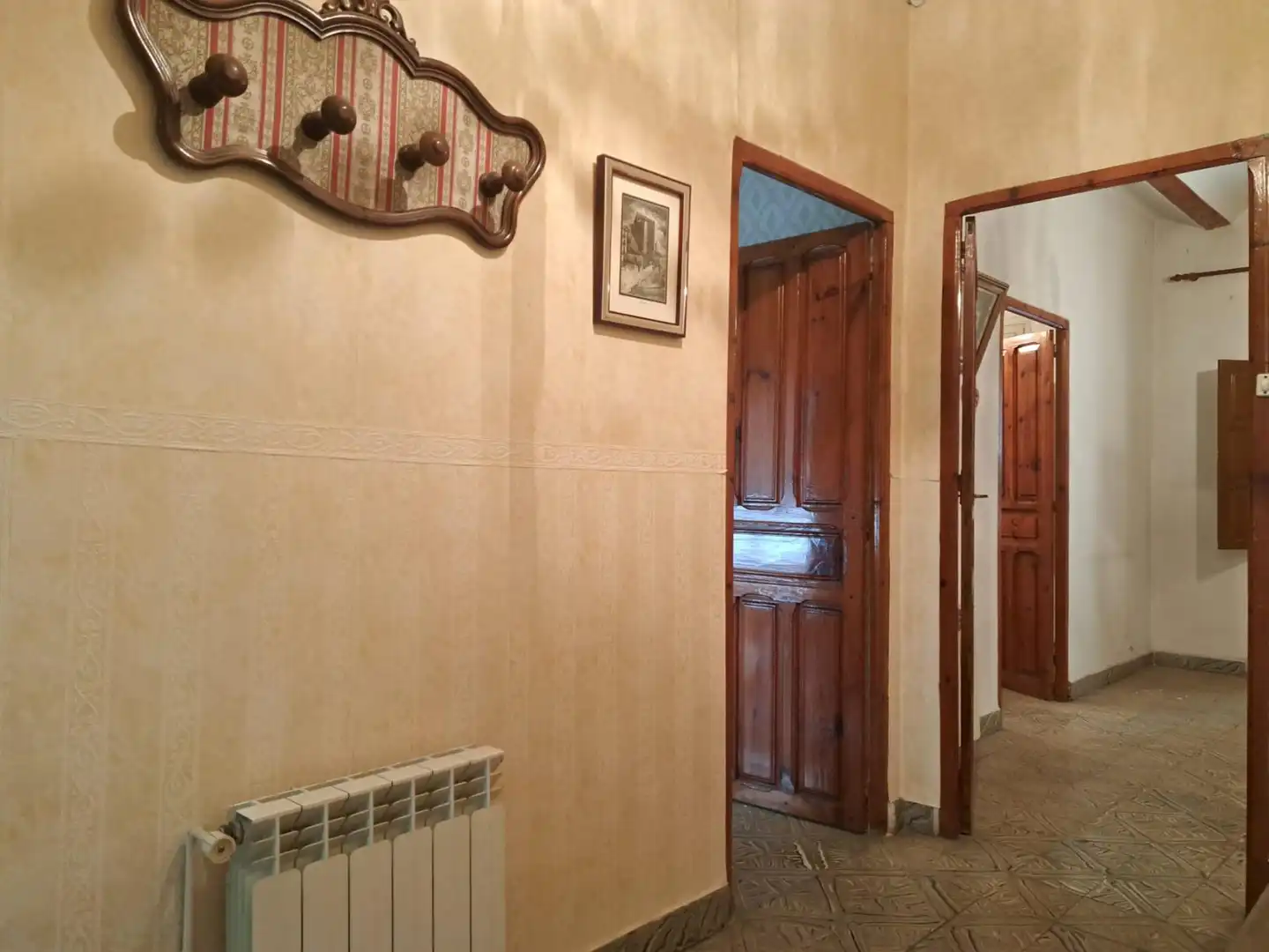 Einfamilien-Reihenhaus zum Verkauf in Requena mit Terrasse, Abstellraum und Balkon
