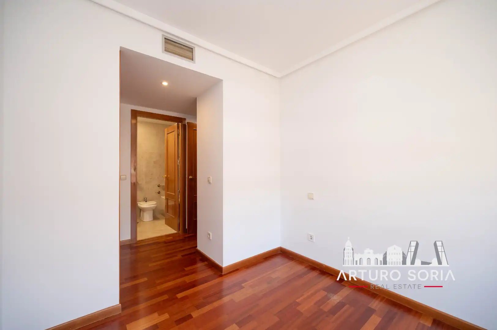 Bedroom of Flat for rent in Madrid  with Storage room and Community pool
