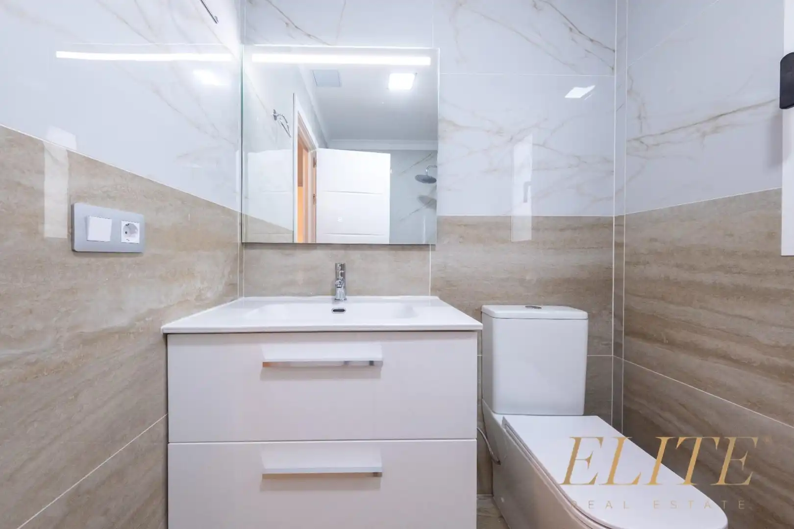 Bathroom of Detached homes for sale in San Bartolomé de Tirajana  with Air Conditioner, Private garden and Terrace