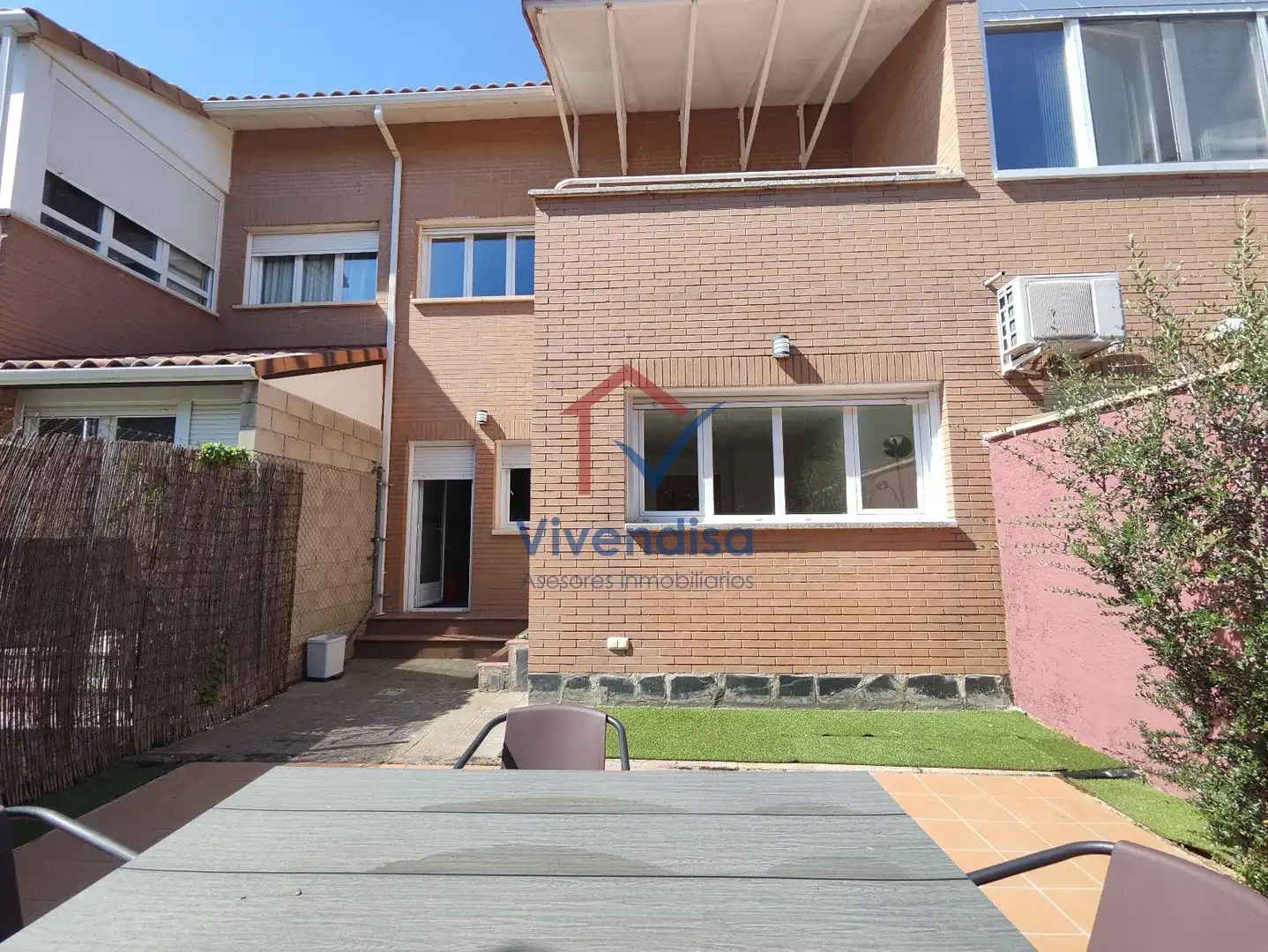Garten von Einfamilien-Reihenhaus zur Miete in Torija mit Heizung, Privatgarten und Terrasse