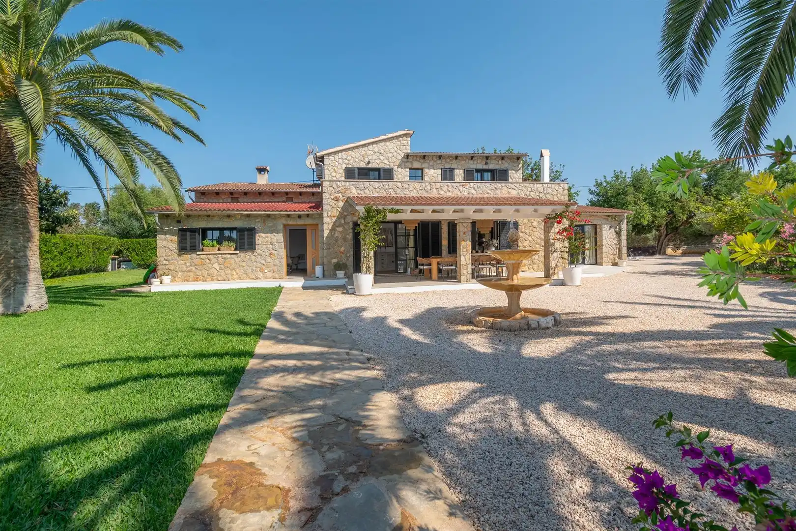 Country house with pool for sale in Binissalem