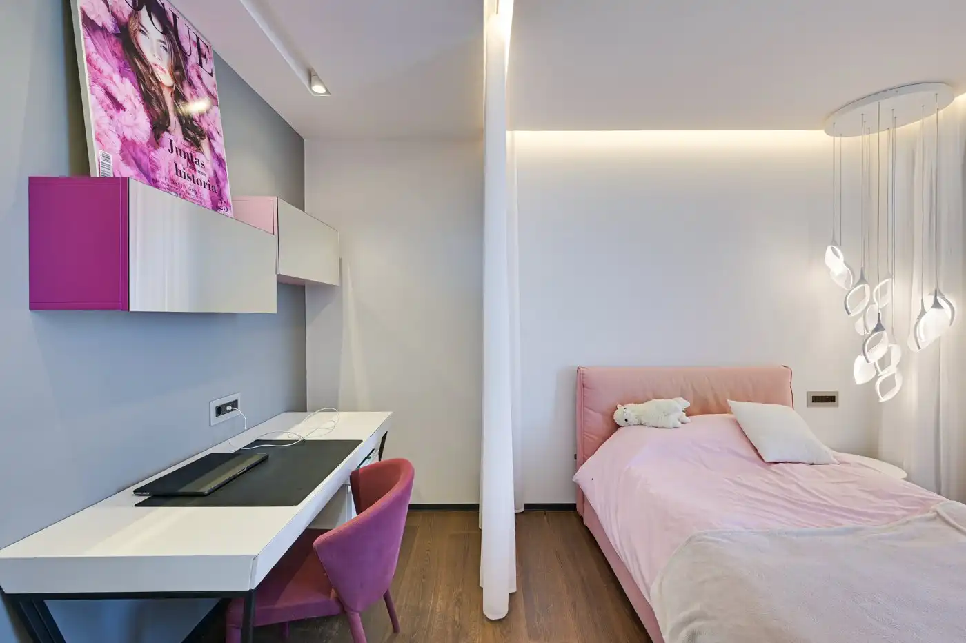 Schlafzimmer von Haus oder Chalet zum Verkauf in Lloret de Mar mit Klimaanlage, Heizung und Privatgarten