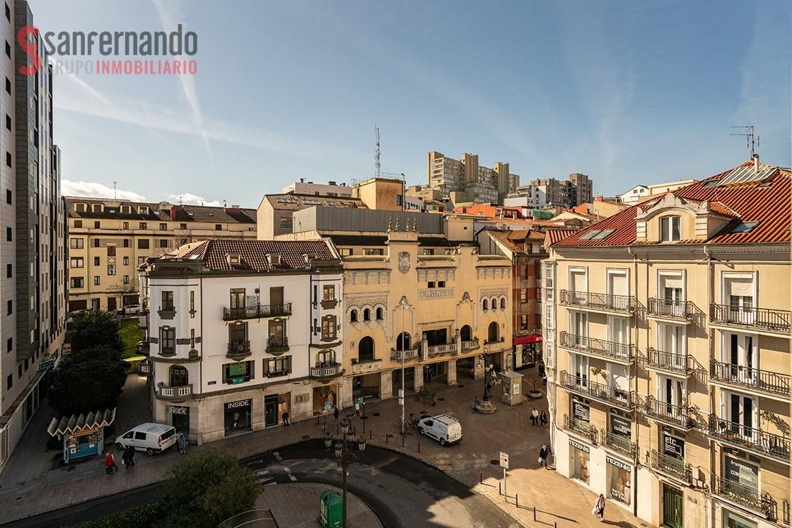 Außenansicht von Wohnungen zum Verkauf in Santander mit Heizung und Parkett