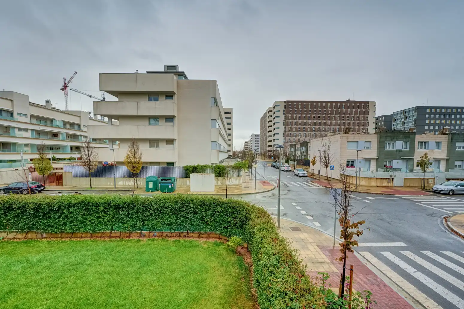 Außenansicht von Wohnung zum Verkauf in Burlada / Burlata mit Heizung, Terrasse und Abstellraum