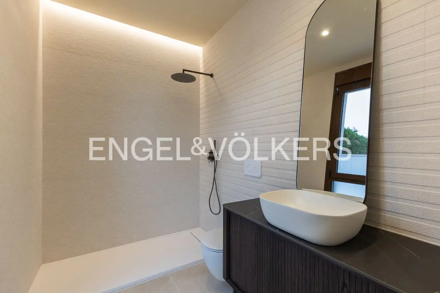 Bathroom of Houses for sale in L'Eliana  with Air Conditioner, Heating and Private garden