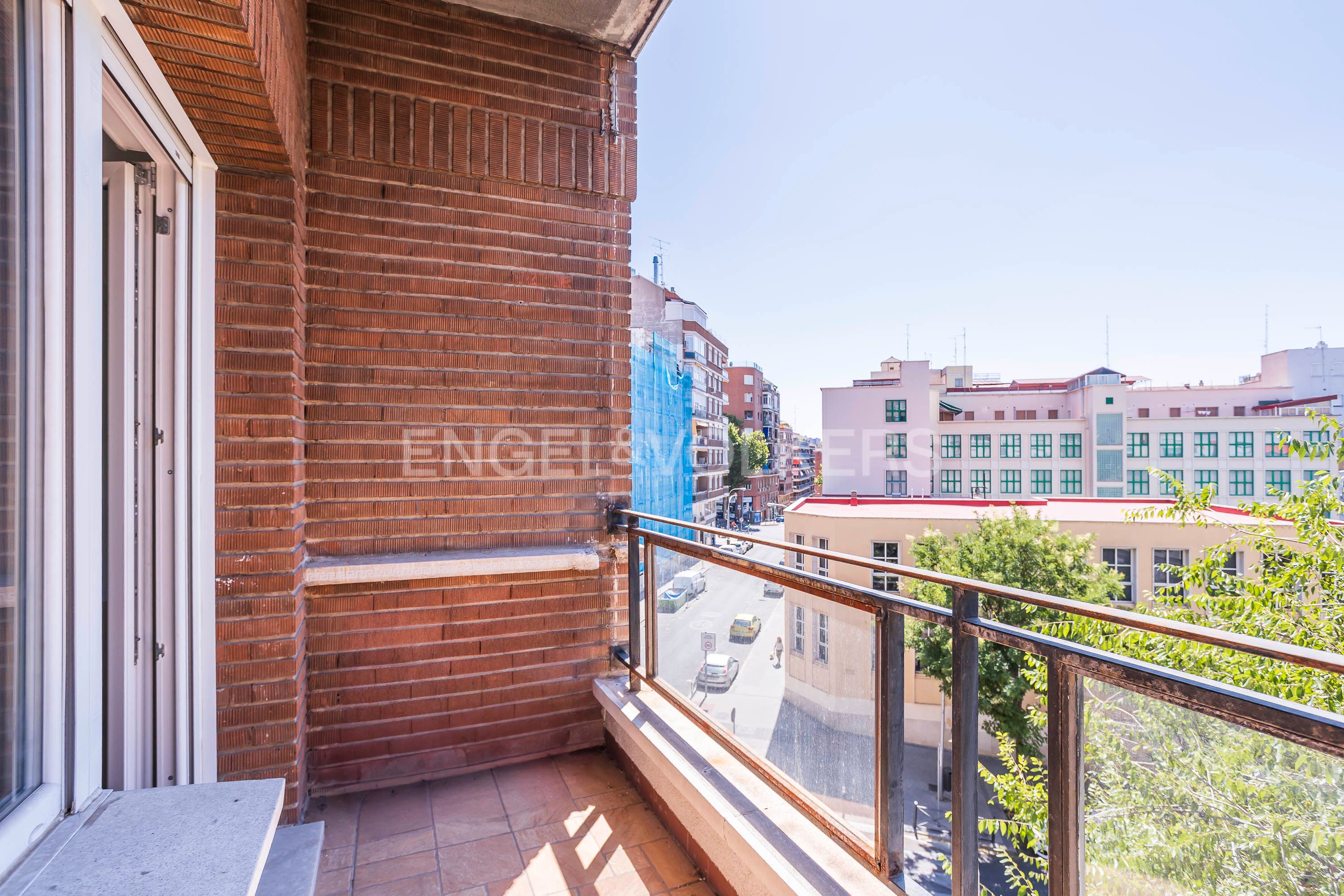 Exterior view of Apartment for sale in  Madrid Capital  with Air Conditioner, Heating and Balcony