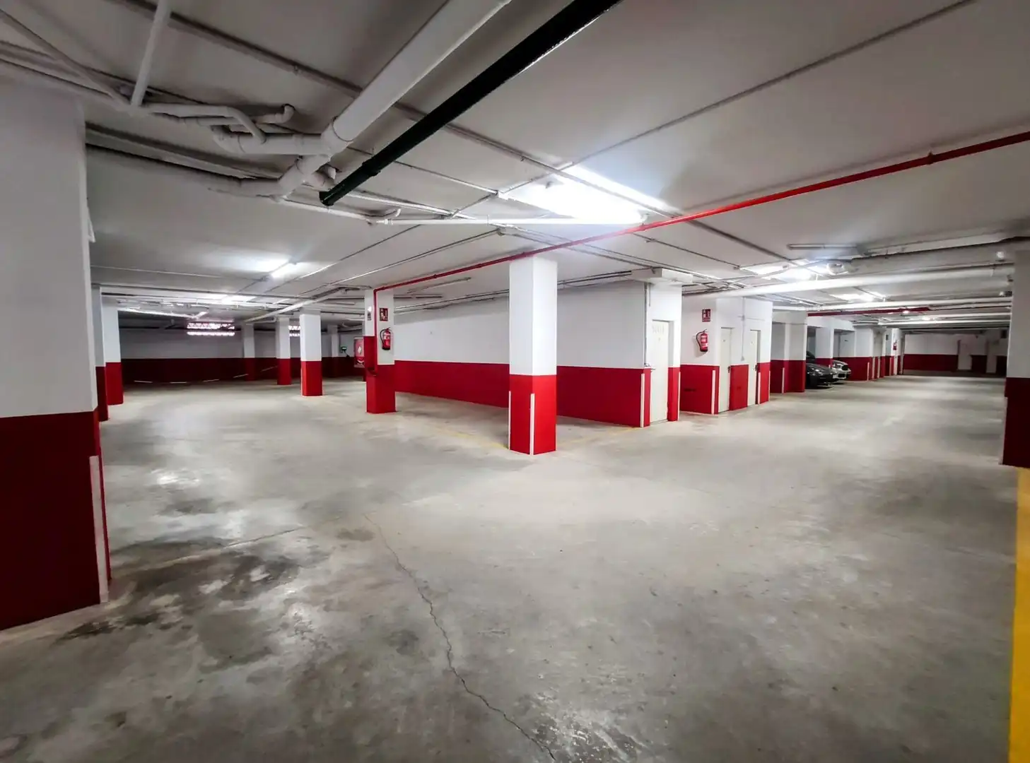 Parking de Piso en venta en Marbella con Aire acondicionado, Terraza y Amueblado