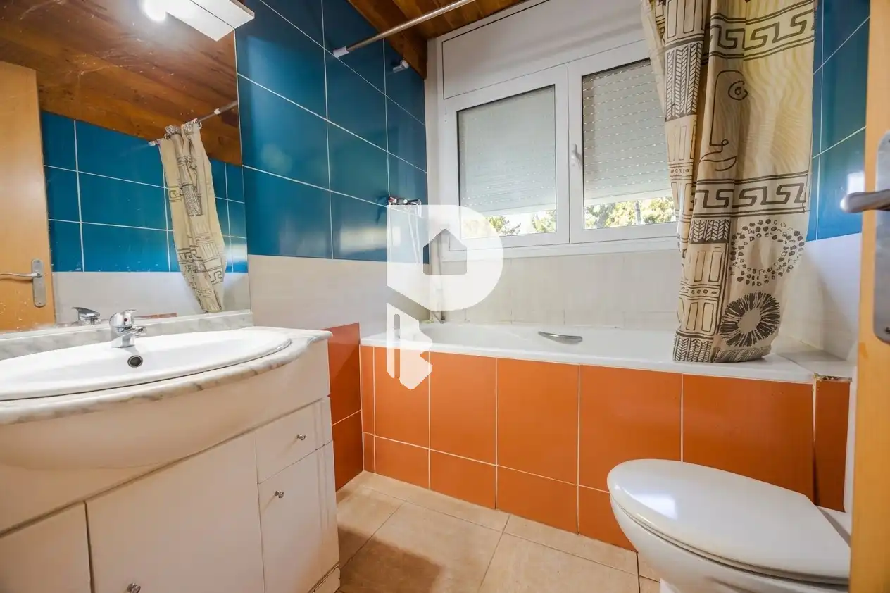 Bany de Casa o xalet en venda en Cervelló amb Aire condicionat, Jardí privat i Terrassa