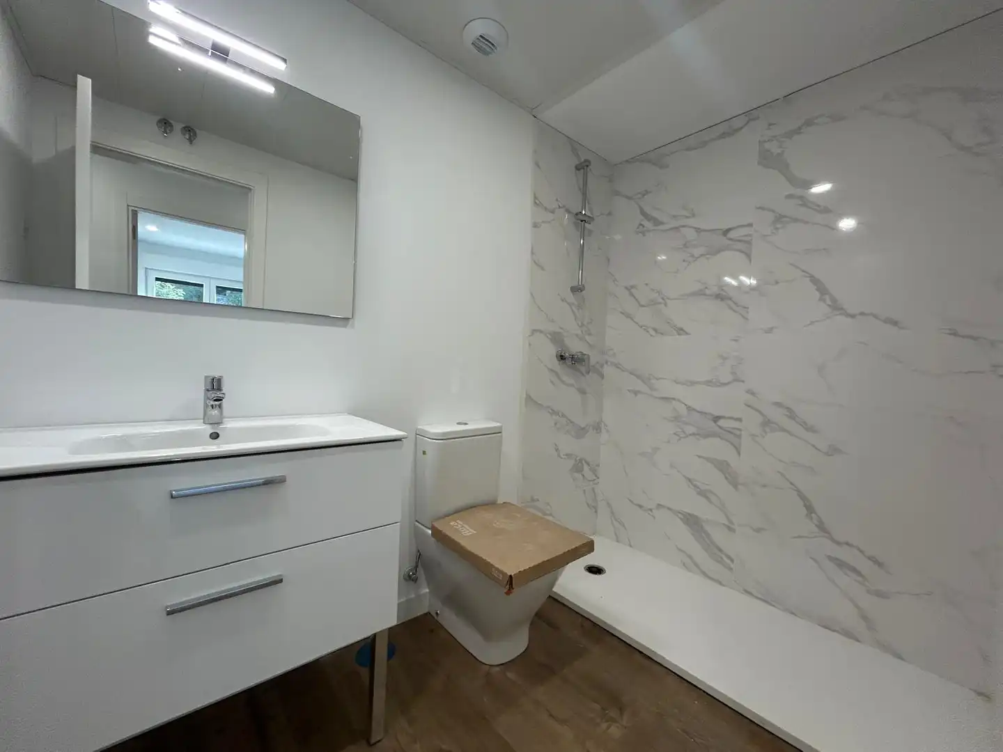 Bathroom of Flat for rent in Galapagar  with Air Conditioner, Heating and Oven