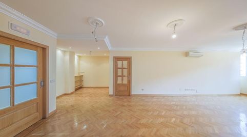 Foto 4 de Piso de alquiler en Calle de Sangenjo, La Paz, Madrid Capital