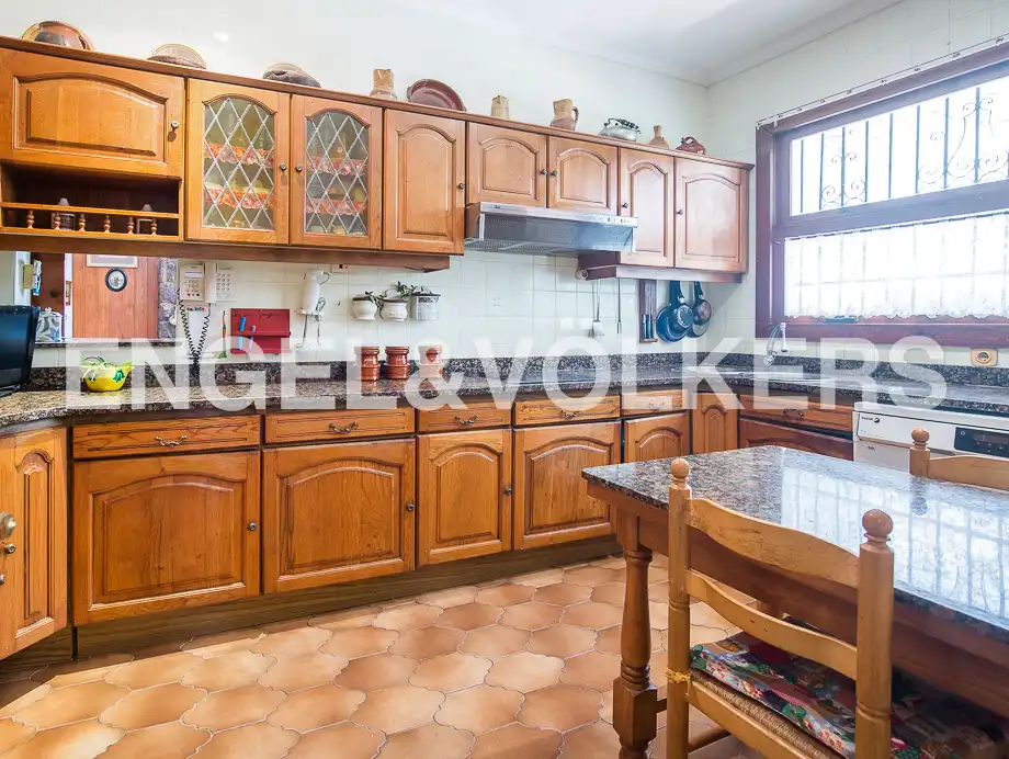 Cuina de Casa o xalet en venda en Castellón de la Plana / Castelló de la Plana amb Calefacció, Jardí privat i Terrassa