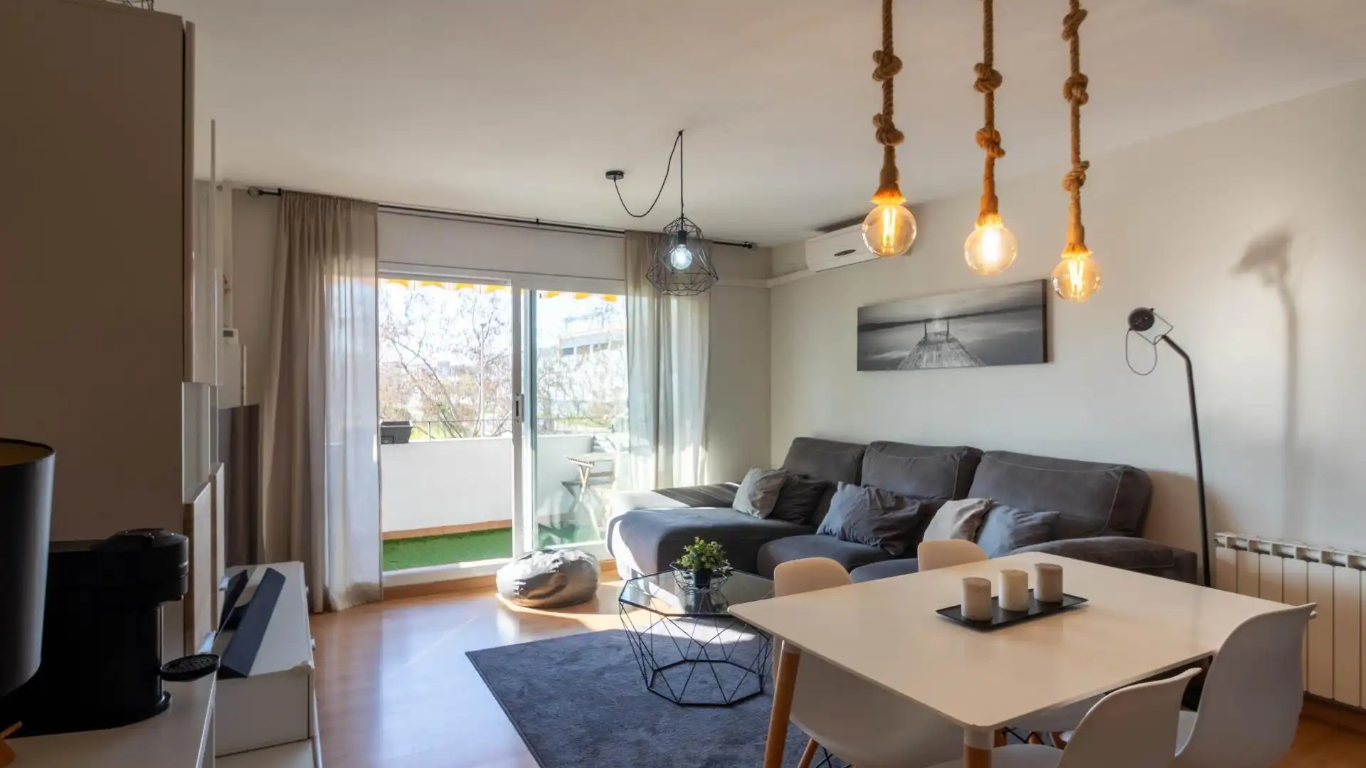 Living room of Flat for sale in Terrassa  with Air Conditioner, Heating and Parquet flooring