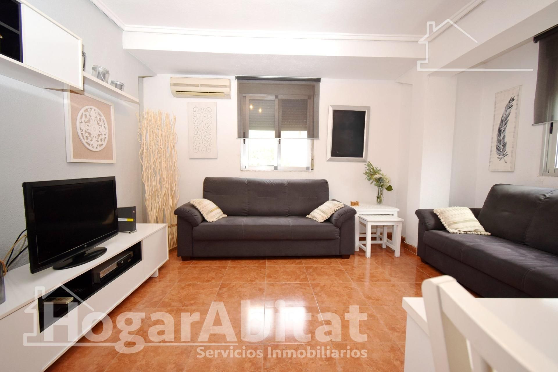 Living room of Flat for sale in  Valencia Capital  with Air Conditioner, Heating and Storage room