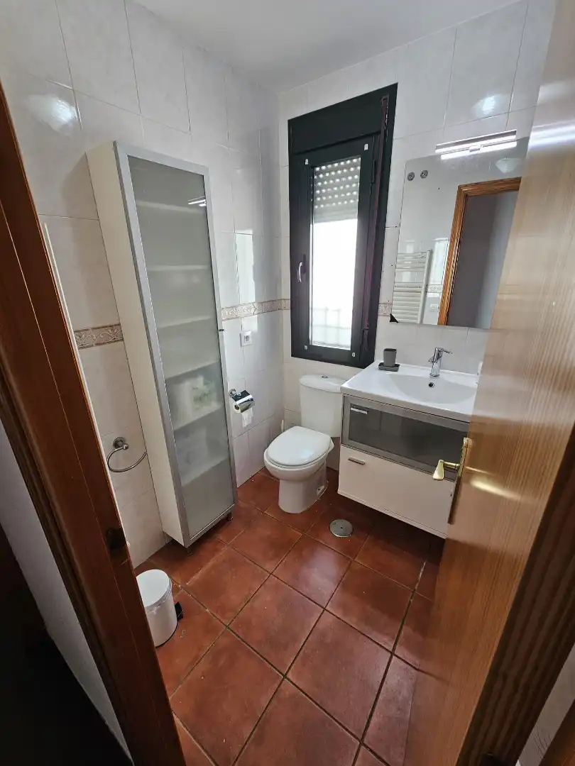 Baño de Apartamento de alquiler en Chiclana de la Frontera con Aire acondicionado, Amueblado y Horno
