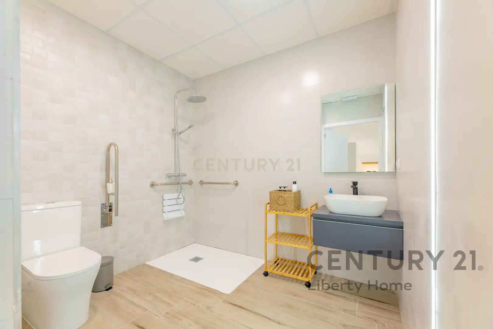 Baño de Apartamento en venta en Valencia con Aire acondicionado, Horno y Lavadora
