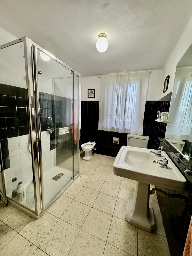 Baño de Casa adosada en venta en Molledo con Parquet, Terraza y Amueblado