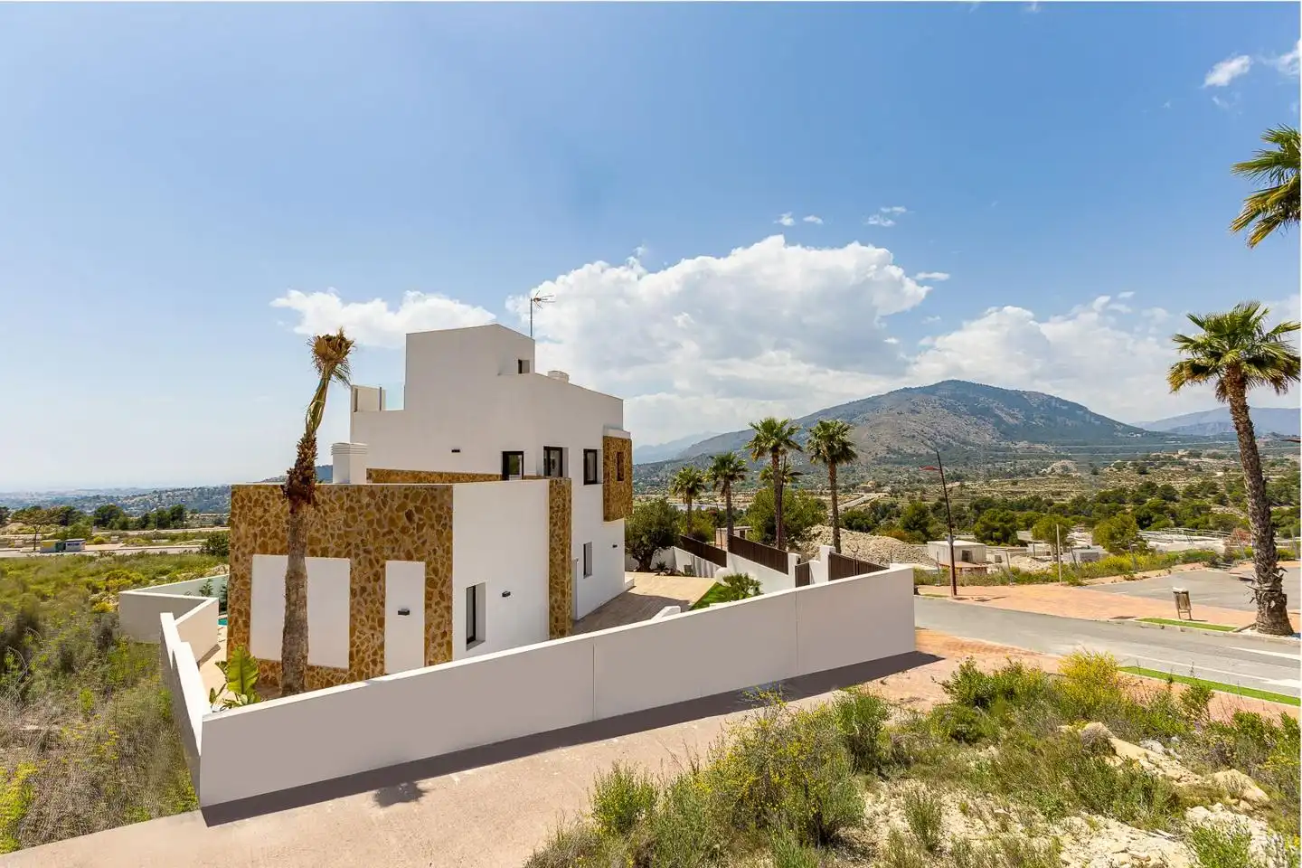 Vista exterior de Casa o chalet en venta en Finestrat con Jardín privado, Terraza y Piscina