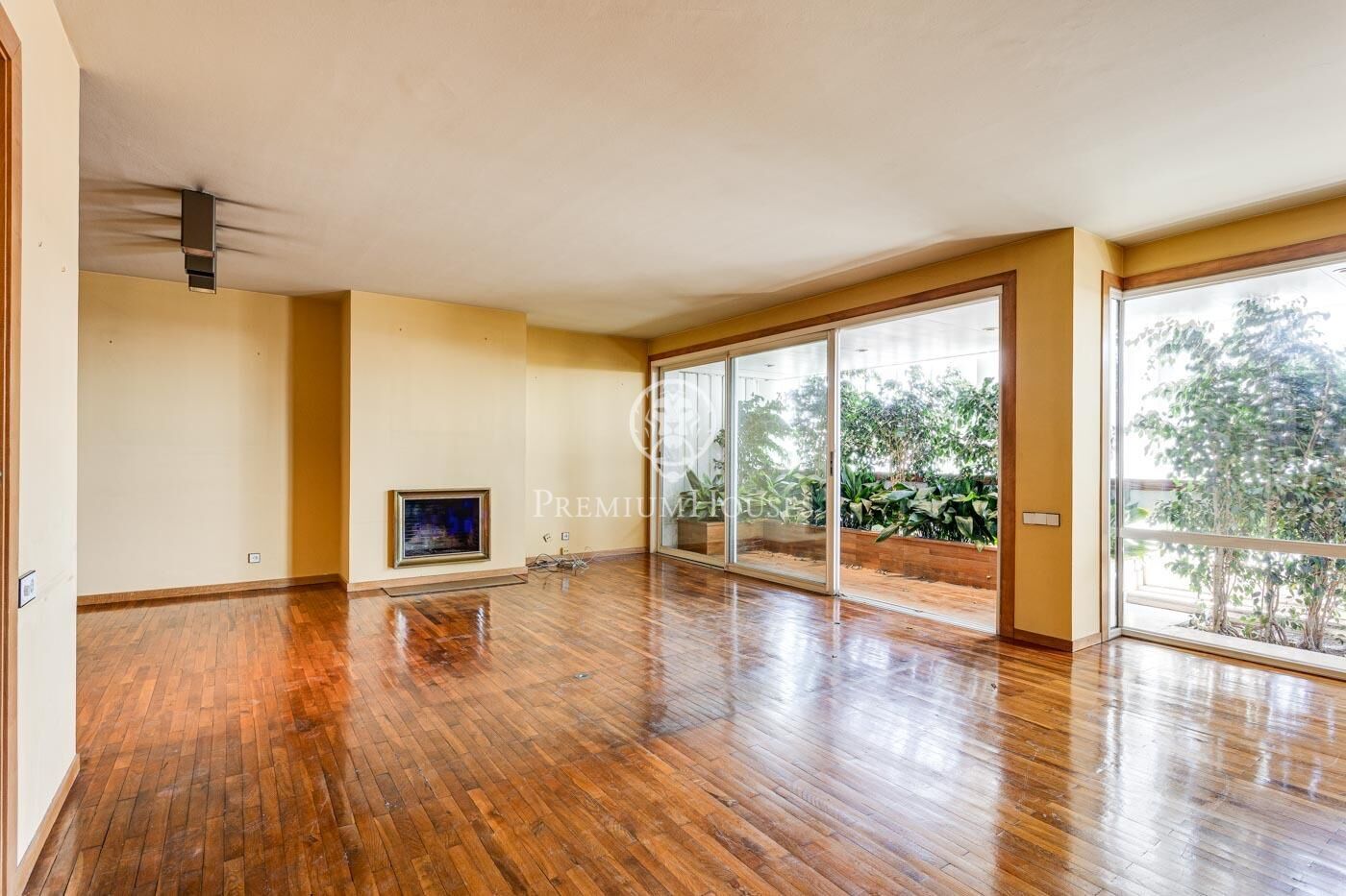 Sala d'estar de Pis en venda en  Barcelona Capital amb Aire condicionat, Jardí privat i Terrassa