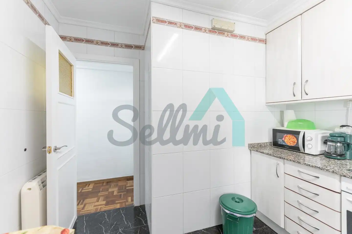 Cocina de Piso de alquiler en Gijón  con Calefacción, Parquet y Amueblado