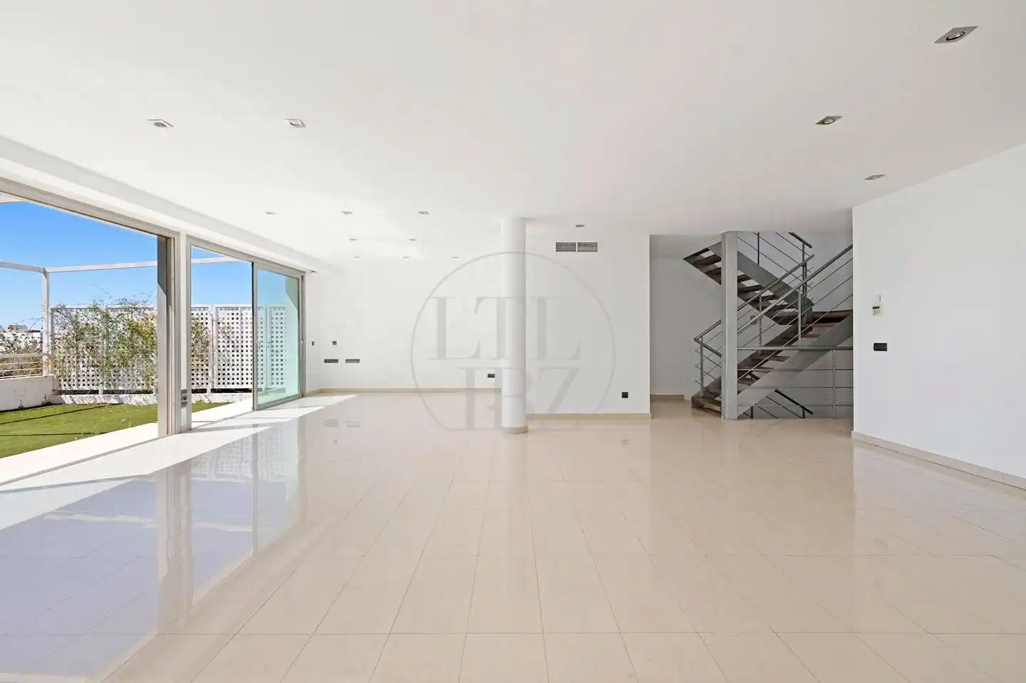 Casa amb terrassa en venda a Corneja, imagen 40