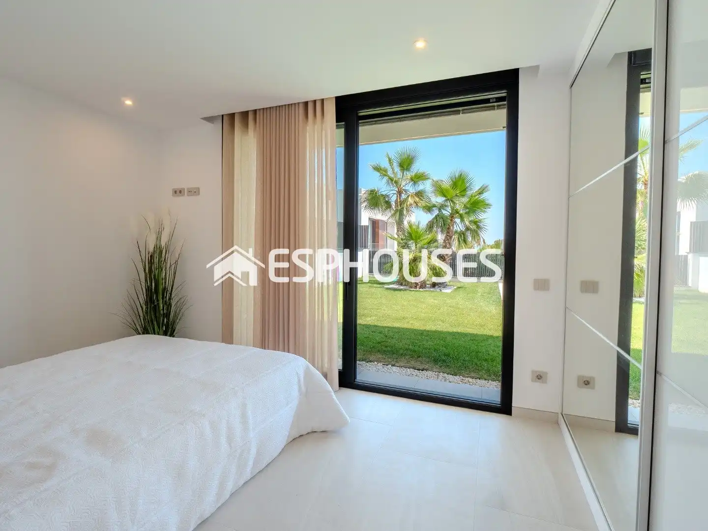 Bedroom of Houses for sale in Finestrat  with Air Conditioner, Terrace and Swimming Pool