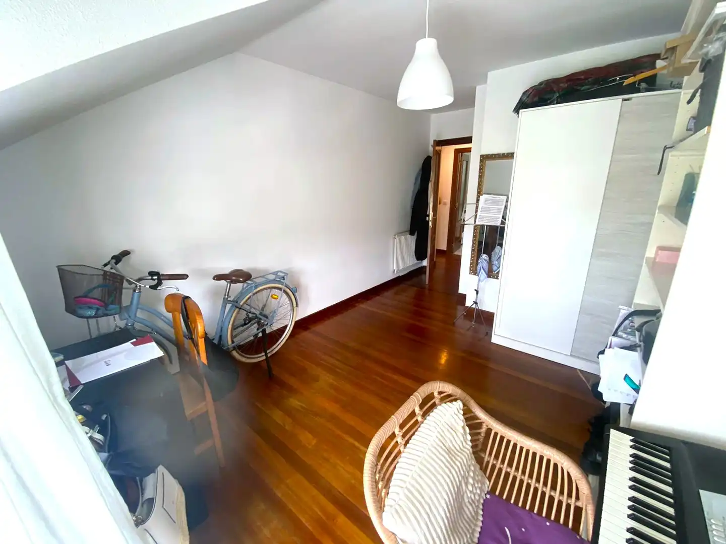 Dachboden zum Verkauf in Castro-Urdiales mit Heizung, Privatgarten und Parkett