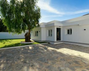 Vista exterior de Casa o xalet en venda en Benalmádena amb Terrassa i Piscina