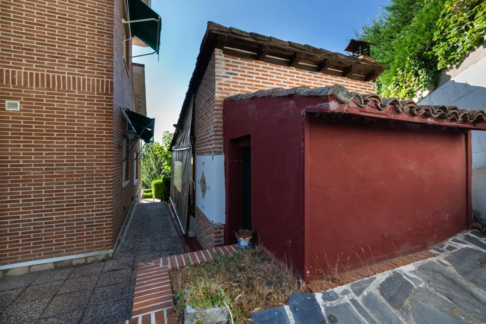 Vista exterior de Casa o xalet en venda en Tudela de Duero amb Calefacció, Jardí privat i Terrassa