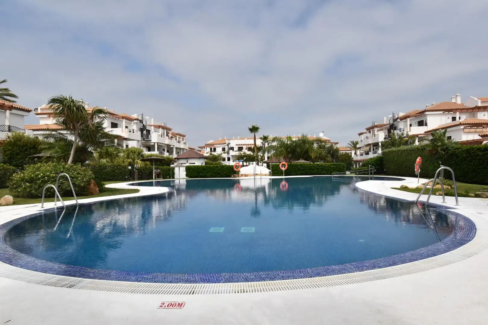 Piscina de Ático en venta en Chiclana de la Frontera con Jardín privado, Terraza y Amueblado