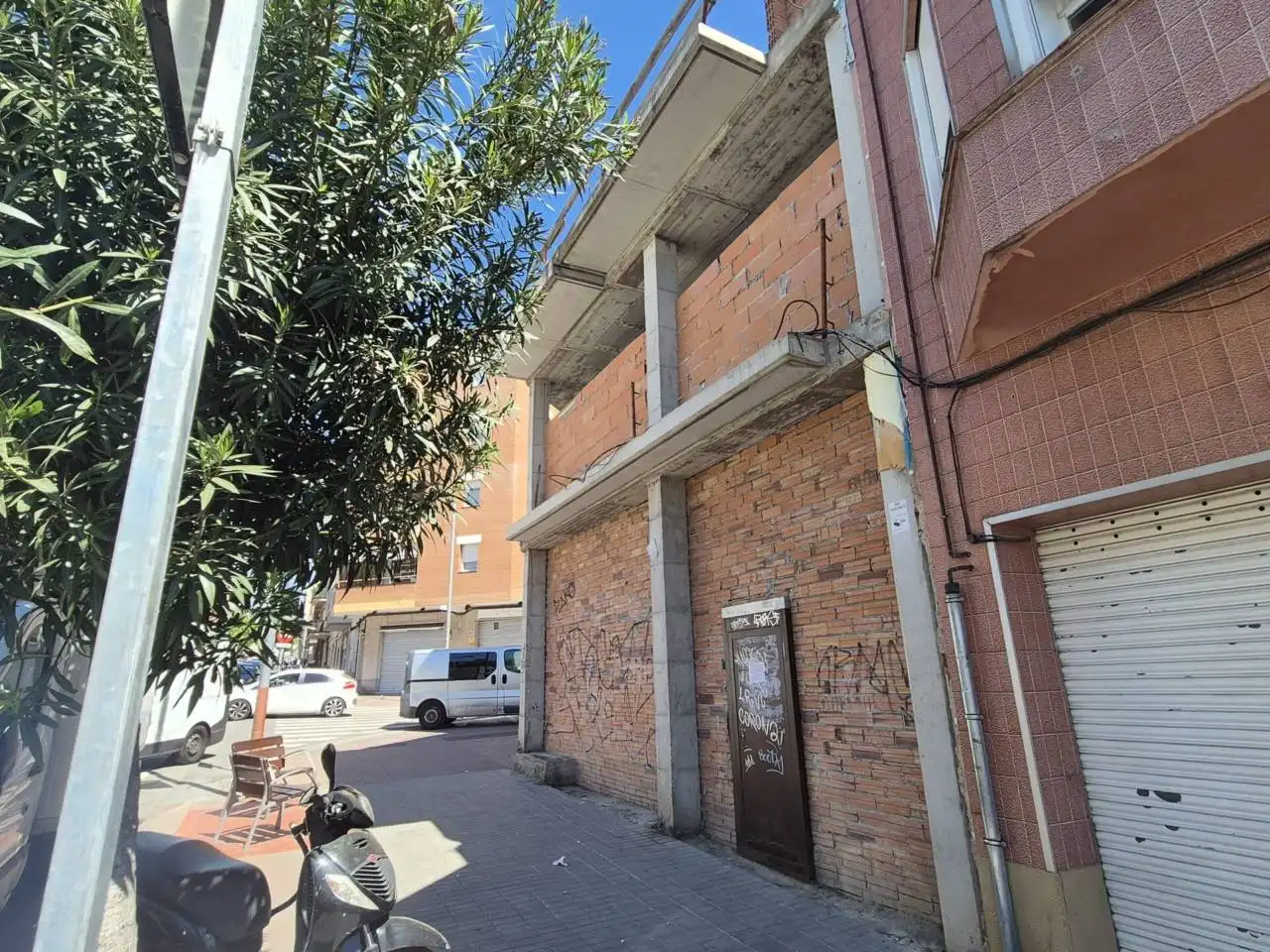 Außenansicht von Gebäude zum Verkauf in Terrassa