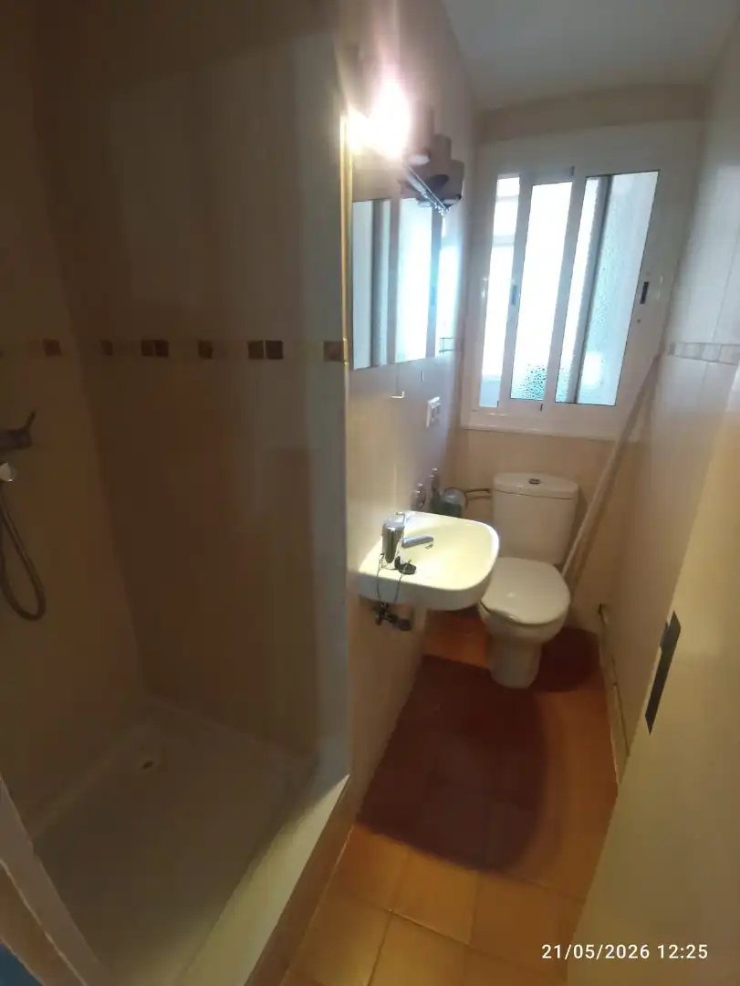 Badezimmer von Wohnung zum Verkauf in Berga mit Heizung, Waschmaschine und Balkon