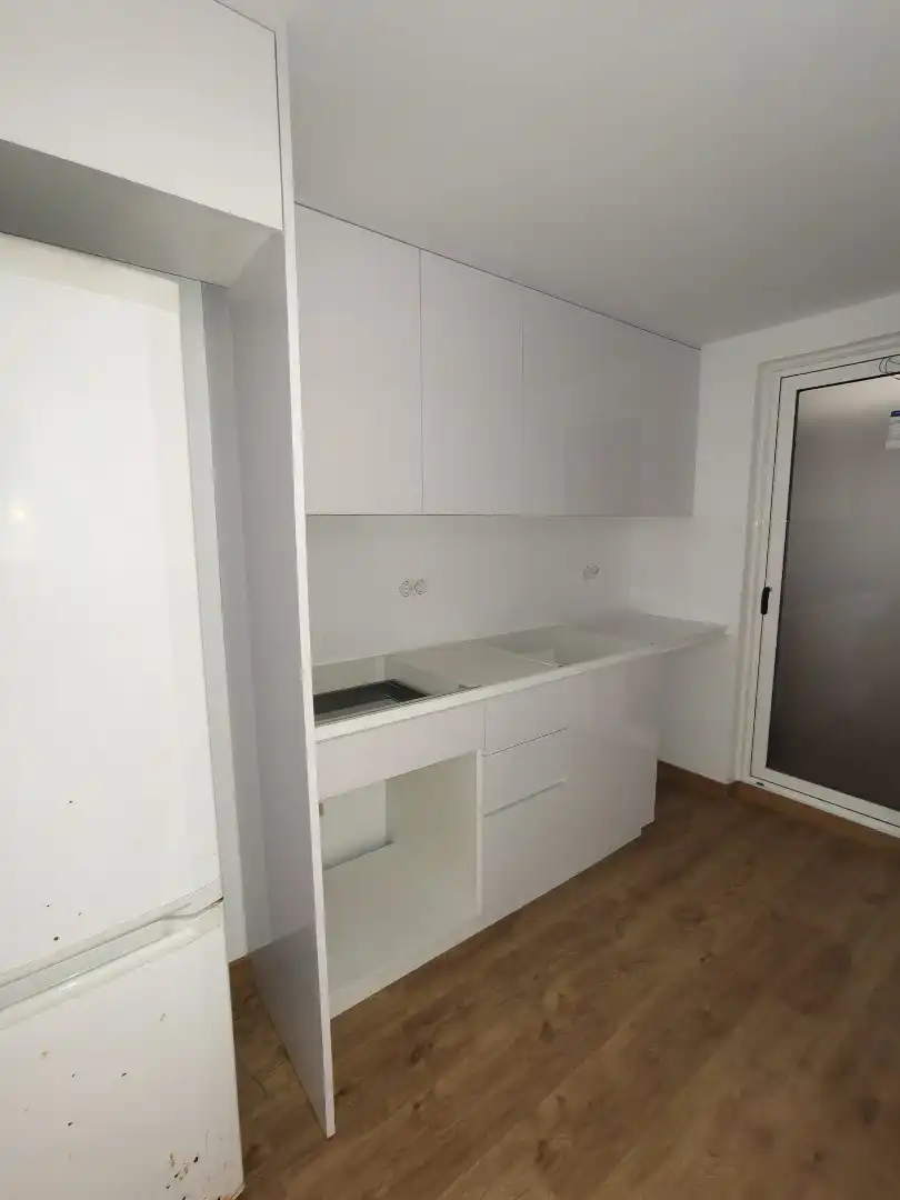 Cocina de Piso en venta en Sant Boi de Llobregat con Parquet, Horno y Balcón